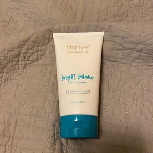 NWT Thrive causemetics Bright Balance 3 in 1 cleanser